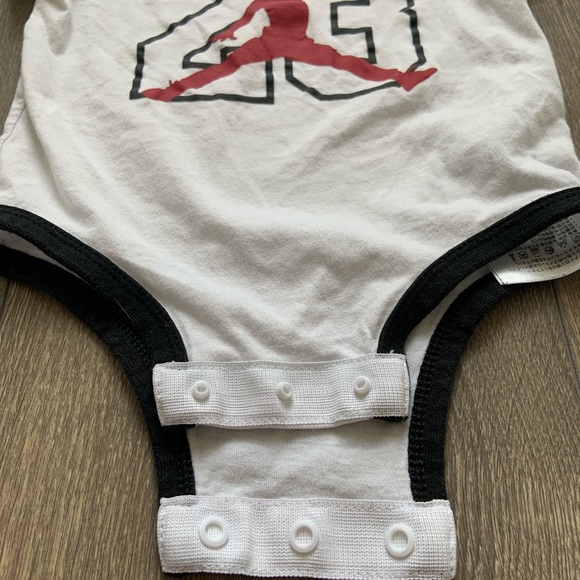 Air Jordan Jumpman Onesie Size 0- 3Months Pullover. Snap clasps - Picture 4 of 4